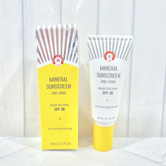First Aid Beauty Mineral Sunscreen Zinc Oxide, Broad Spectrum, SPF 30 BNIB - Picture 1 of 14